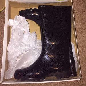 Size 7 black rain boots