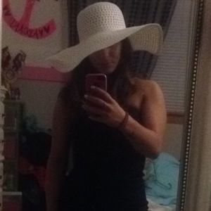 White floppy beach hat