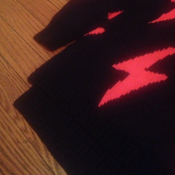 Funky Lightning Sweater - Picture 4 of 4