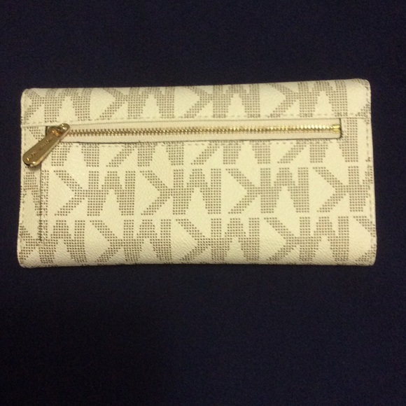 Michael Michael Kors MK Logo Checkbook Wallet - Picture 4 of 4