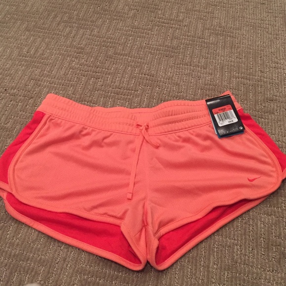 NWT Women's Nike Reversible Workout Short in peach