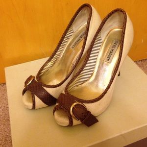 Canvas peep toe pumps