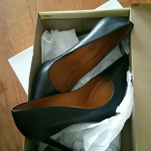 Cathy Jean Brazil pointy toe pump in black leather