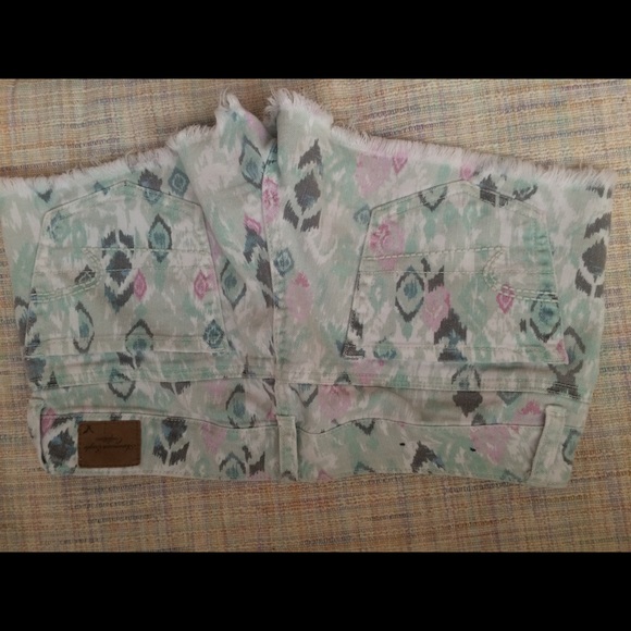 Patterned shorts - Picture 2 of 3