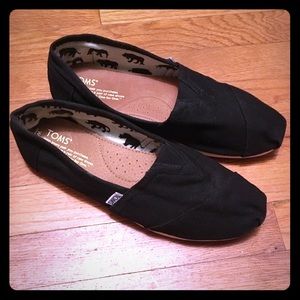 Classic Black TOMS