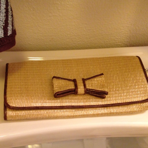 Bueno straw clutch new