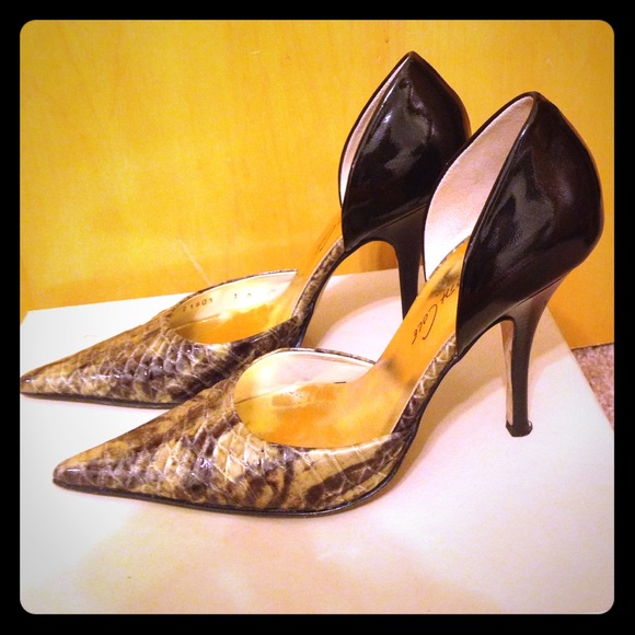 Kenneth Cole "Valid Point" snakeskin heel