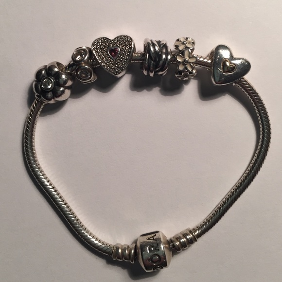 Pandora bracelet with 6 charms