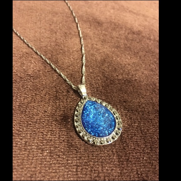 SOLD Silver tone/ Blue Pendant & Necklace - Picture 3 of 3