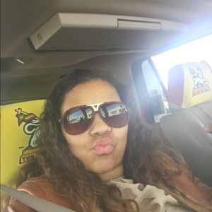 Meet your Posher, Sade