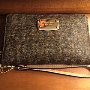 💋💋Michael Kors wallet/ wristlet !!!💋💋