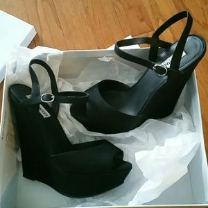 NEW Steve Madden "Tidy" in black