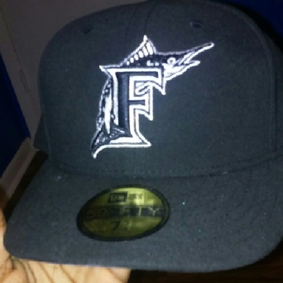 New Era Marlins Fitted Cap - Picture 1 of 3