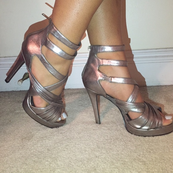 Gorgeous metallic Steve Madden heels! - Picture 3 of 3
