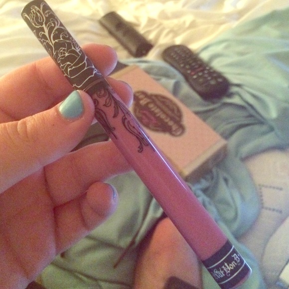 Kat Von D Everlasting Liquid Lipstick in Lovesick