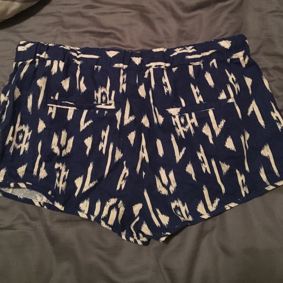 Aztec Print Short Shorts - Picture 4 of 4