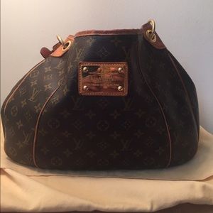 Louis Vuitton (Authentic)