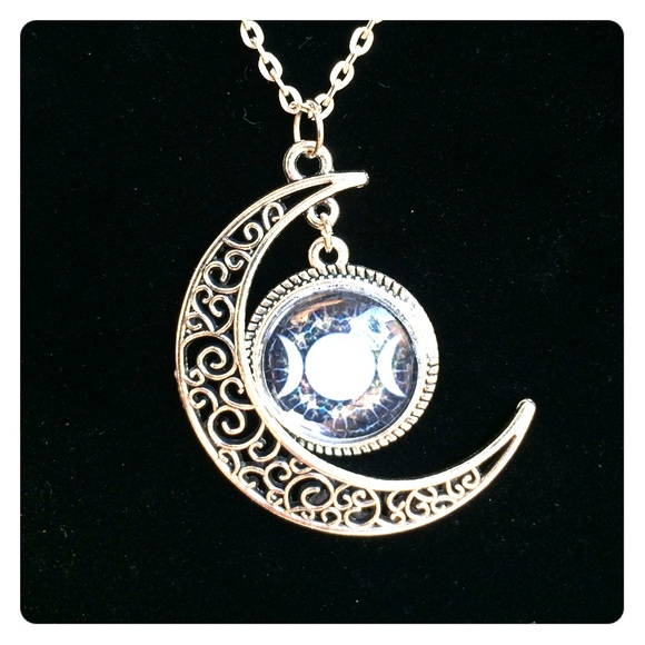 Silver filagree moon pendant w/charm