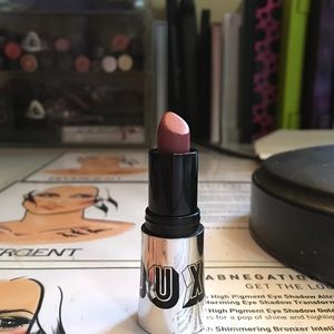 Buxom mini deluxe lipstick: Dolly