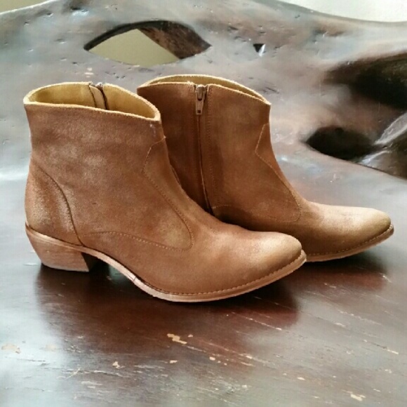 Diba Gold Leather Western Boots