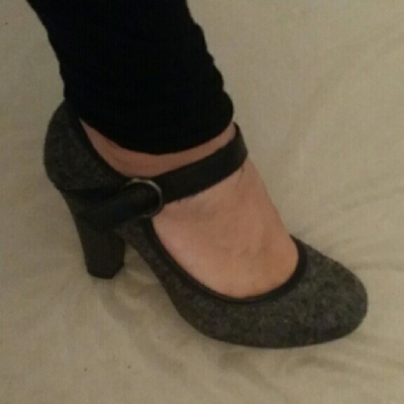 Heels - Picture 2 of 3