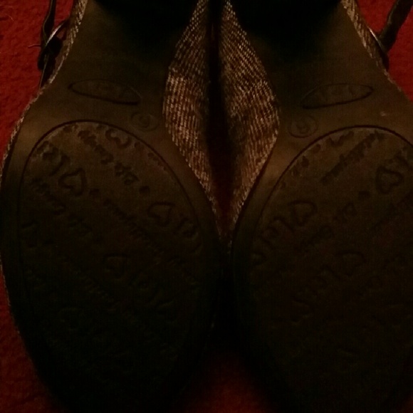 Heels - Picture 3 of 3