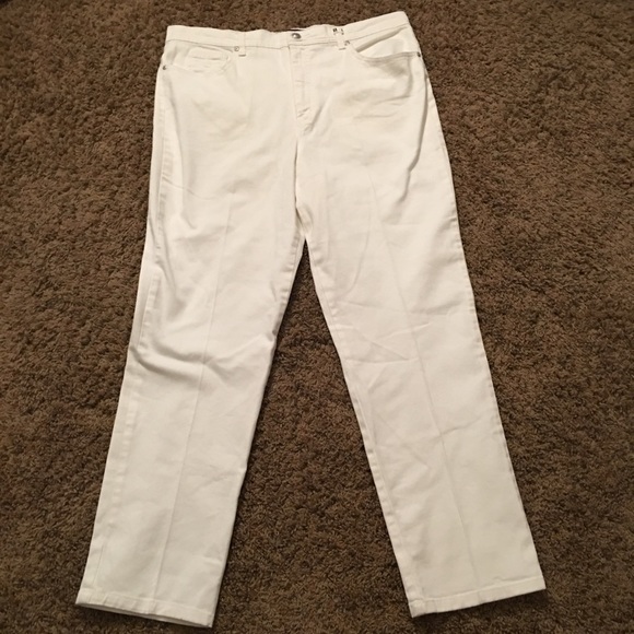 Gloria Vanderbilt white jeans 👖