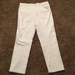 Gloria Vanderbilt white jeans 👖