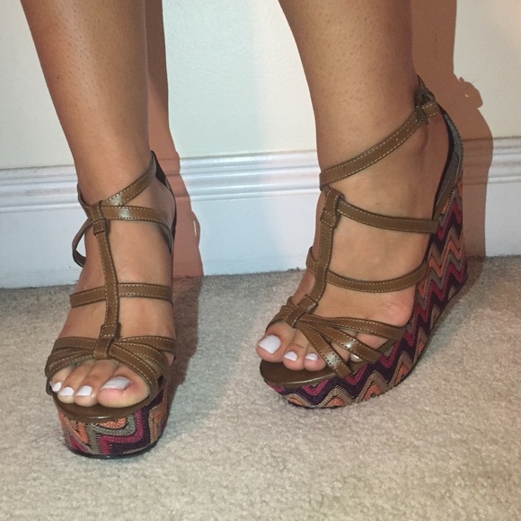 Colorful chevron wedges! Perfect for the summer!
