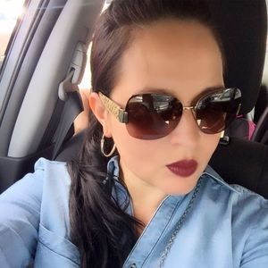 Meet your Posher, Sandra