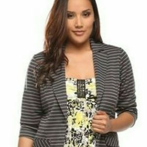 Torrid 3/4 sleeve blazer