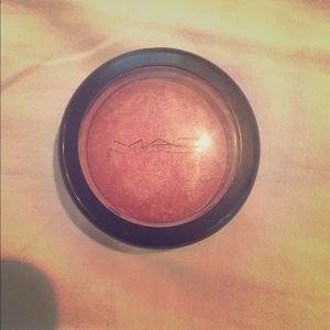 Mac mineralize blush in "Gleeful"