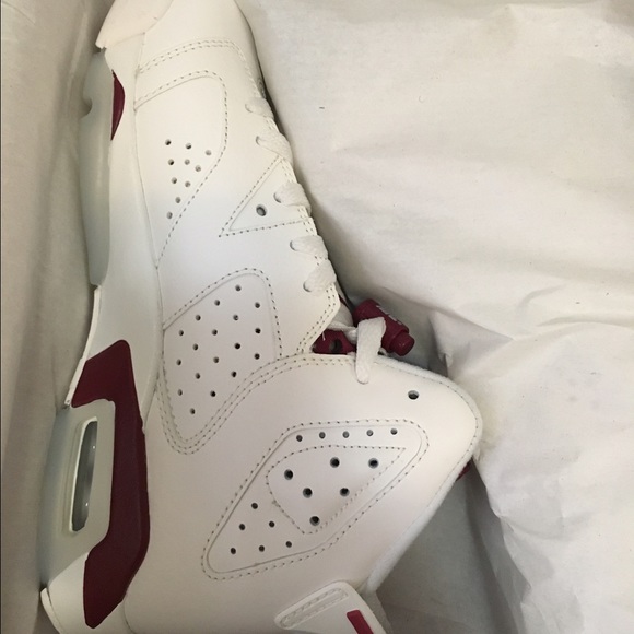 Jordan retro 6 maroon