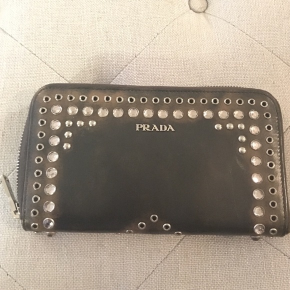 Brand new Prada Vitello Vintage wallet.