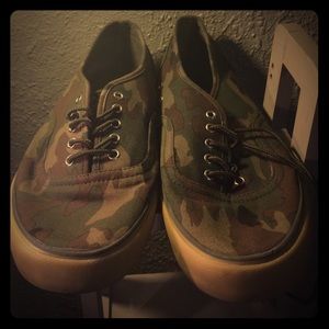 Men's camo American eagle size 11