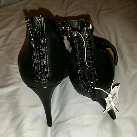 High Heel - Picture 2 of 3