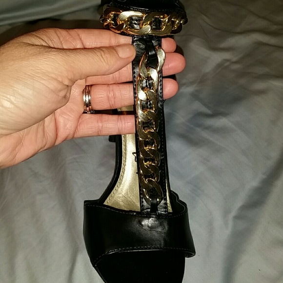 High Heel - Picture 3 of 3