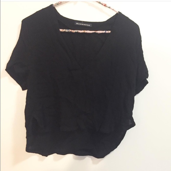 ❌SOLD❌NWOT Black Ily Tee