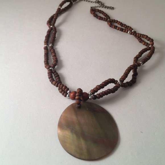 Beautiful shell /wood beads necklace - Picture 1 of 4