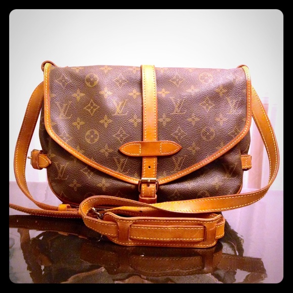 Louis Vuitton Saumur 30 Crossbody
