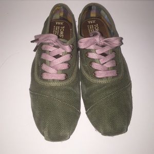 Toms Shoes
