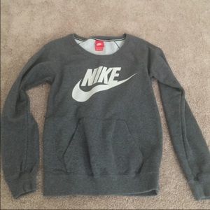 Nike sweatshirt NWOT ‼️⬇️ PRICE DROP