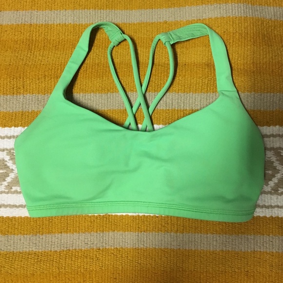 Bright lime green lululemon free to be bra💚🌴