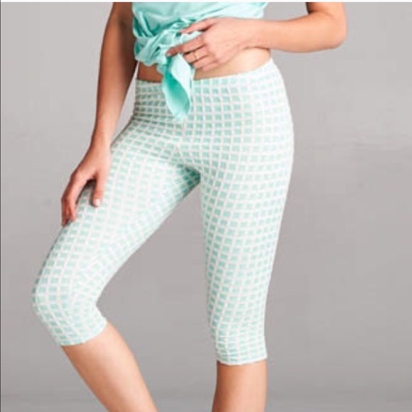 Gingham Printed Capri Leggings - Picture 2 of 2