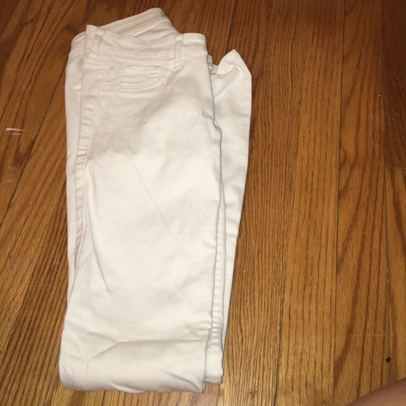 White skinny jeans