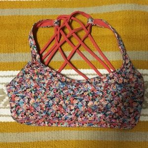 Floral lululemon free to be wild bra 🌺🌼