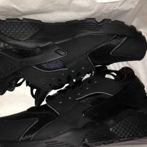 TRIPLE BLACK HUARACHES