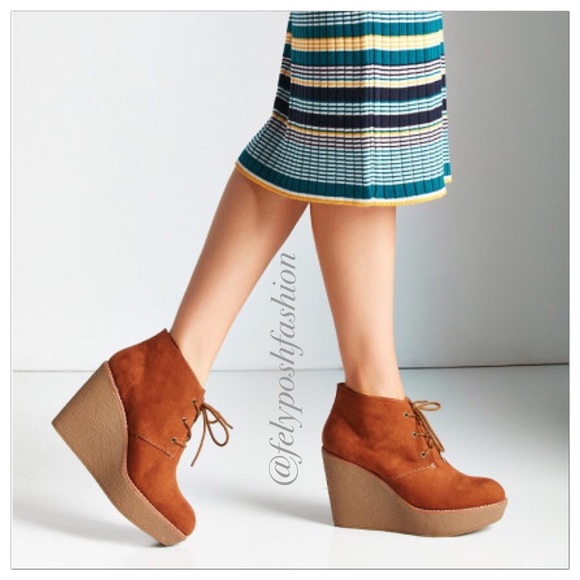 Urban Outfitter Platform Lace-Up Suede Ankle Boot - Picture 3 of 3