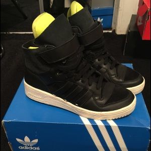 Adidas Woman's Rivalry Gusset Sneakers