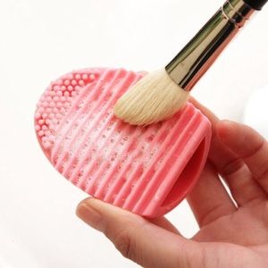 Make up brush cleanser
